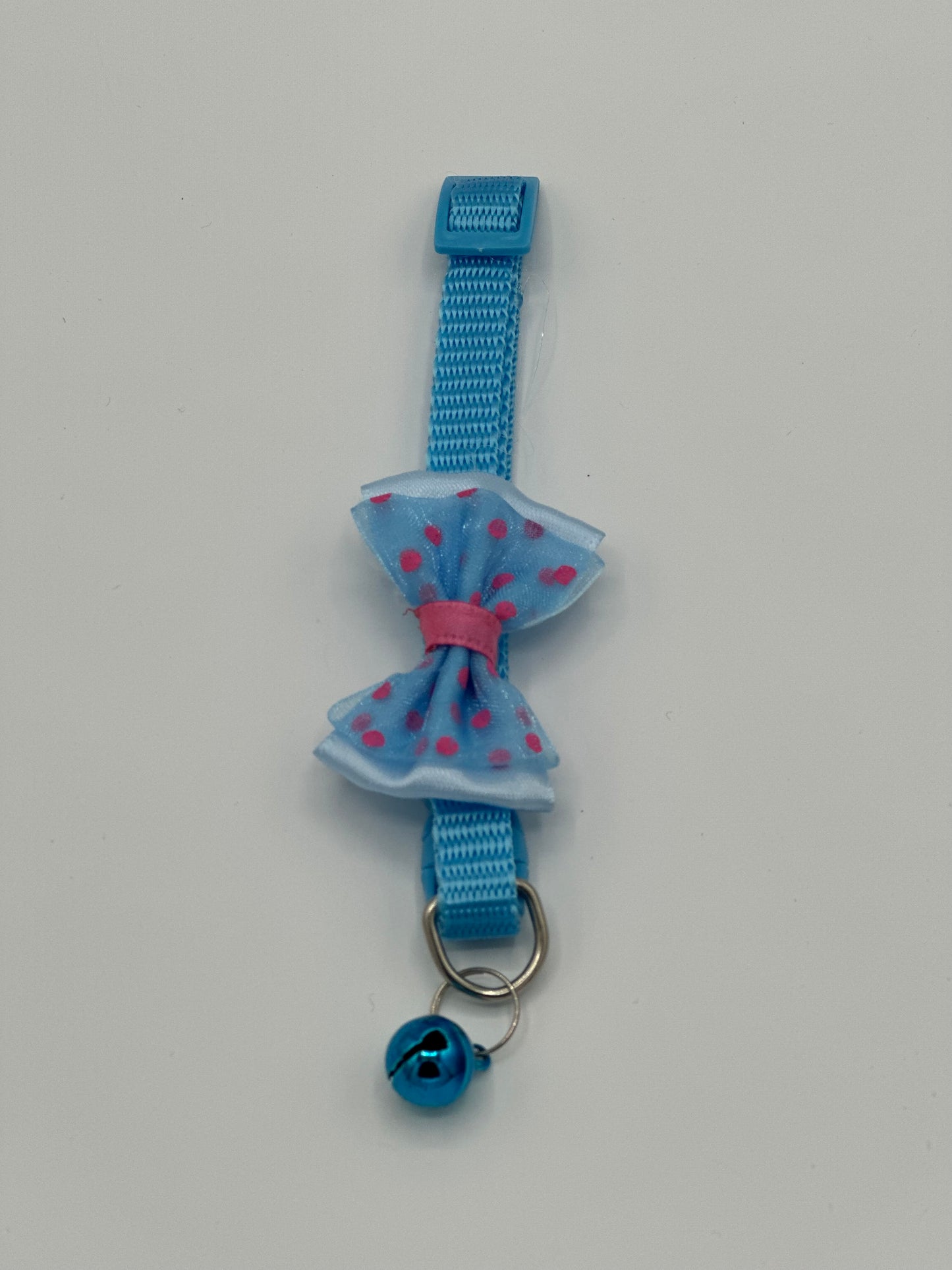 Dog collar with bow