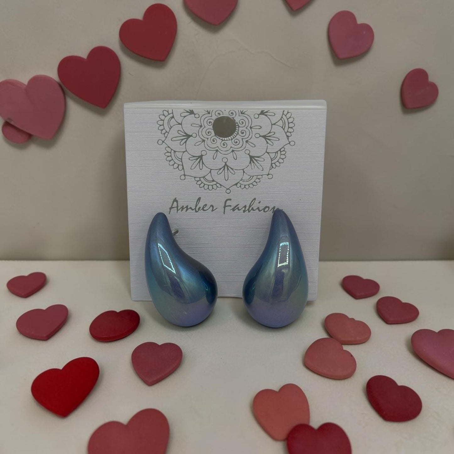 Acrylic teardrops earrings stud.