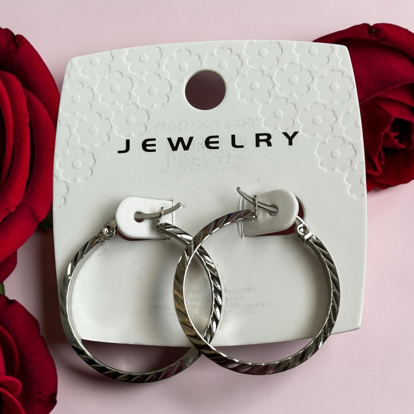 Hoops earrings (fashion)