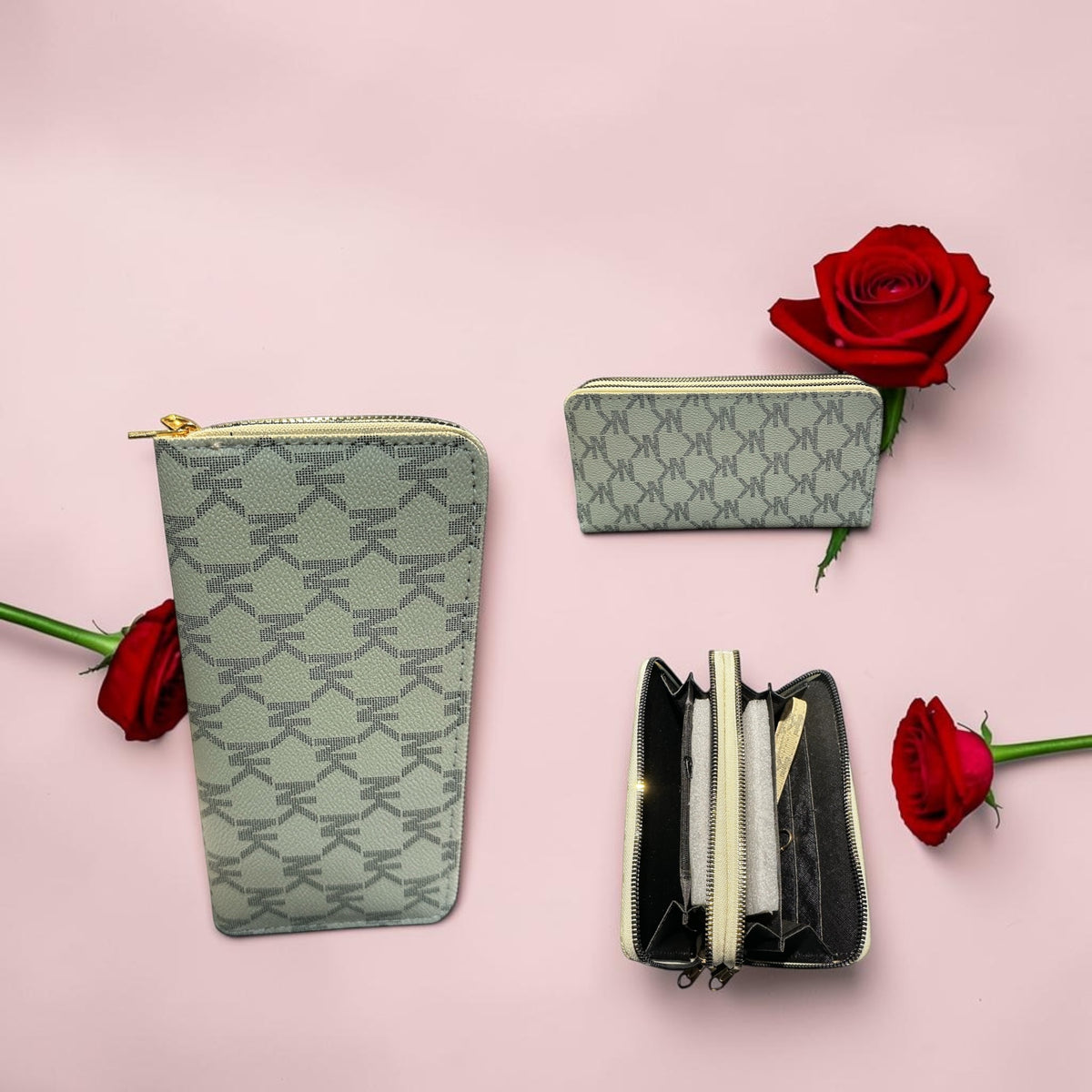 Wallet with doble zipper