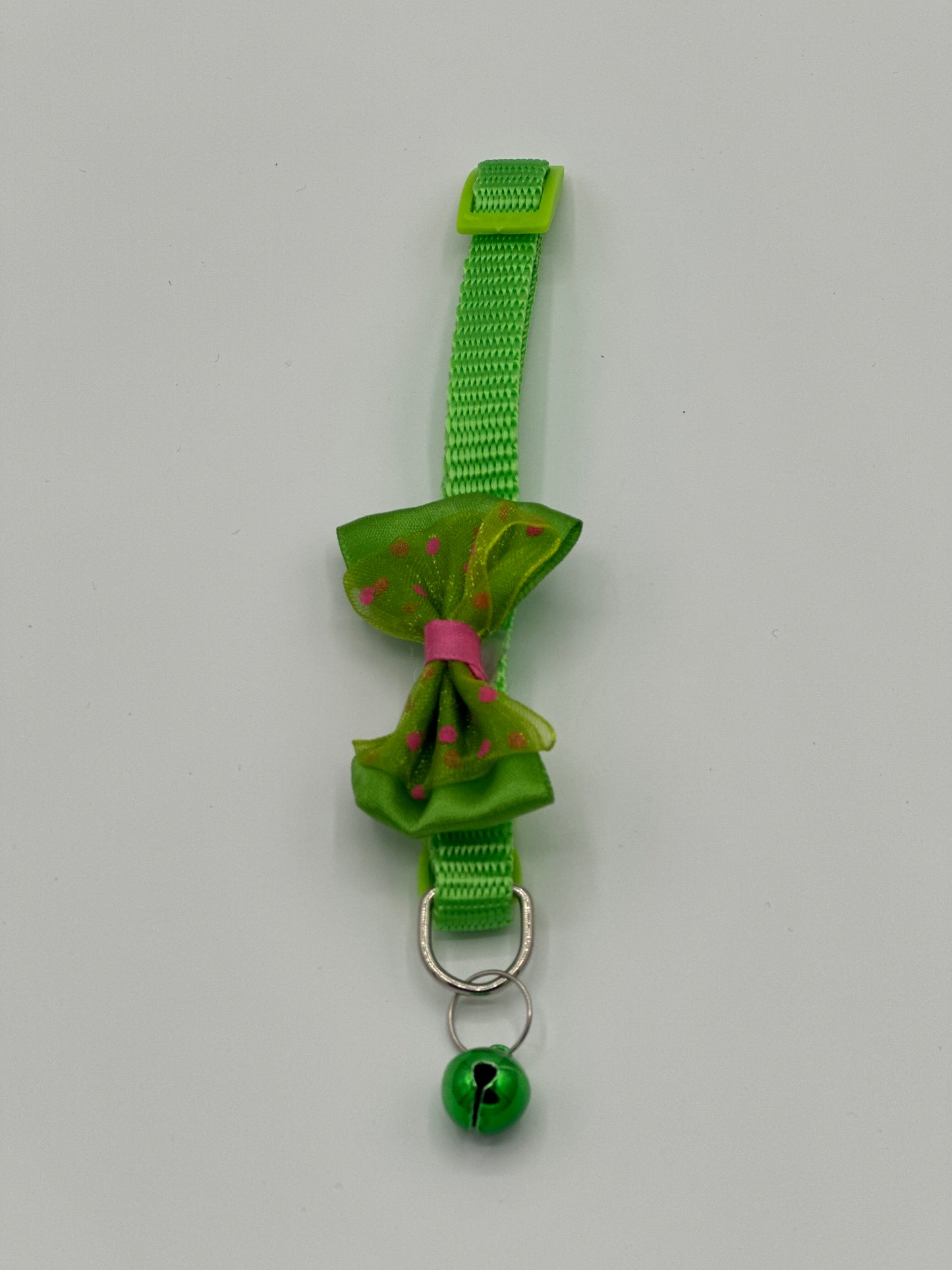 Dog collar with bow