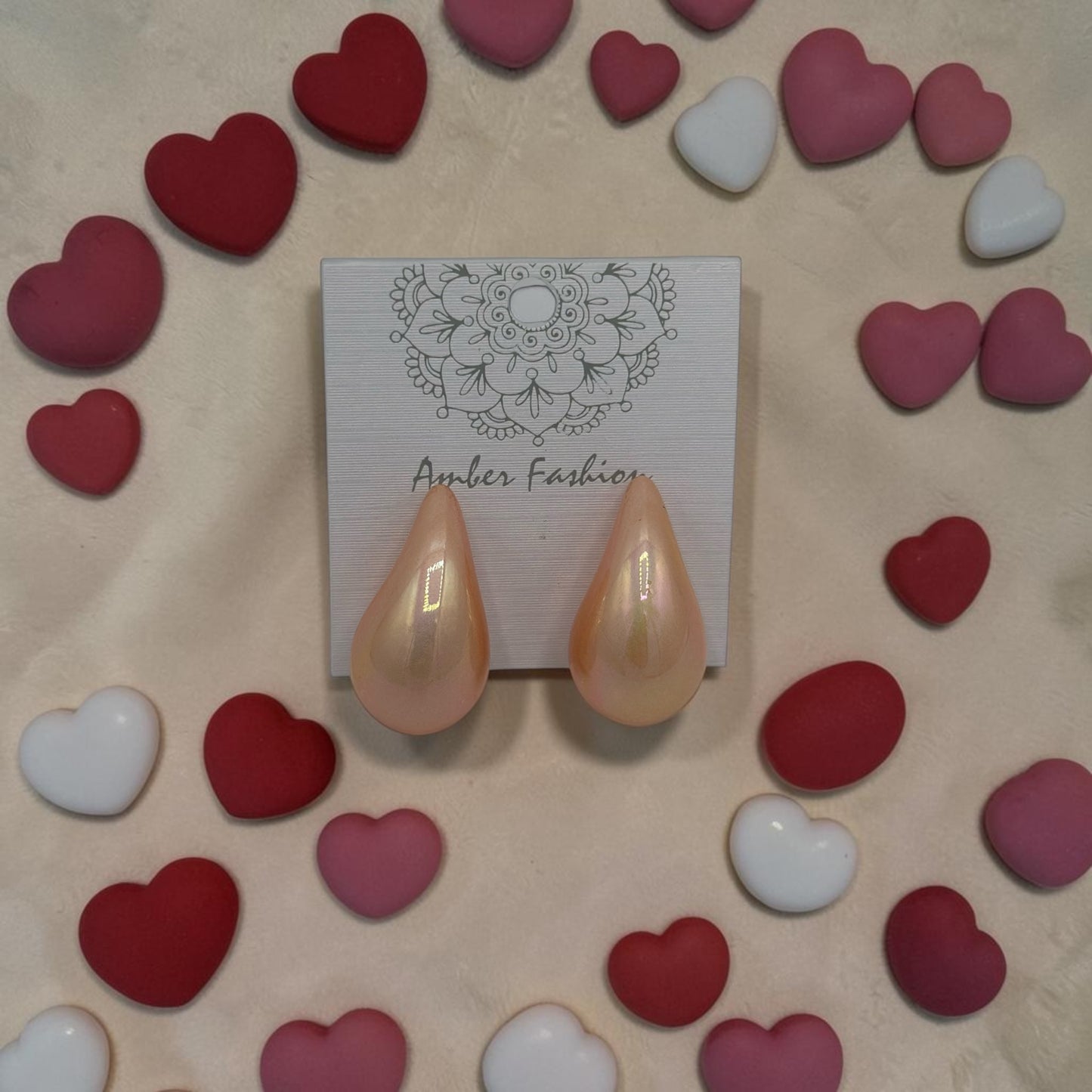 Acrylic teardrops earrings stud.
