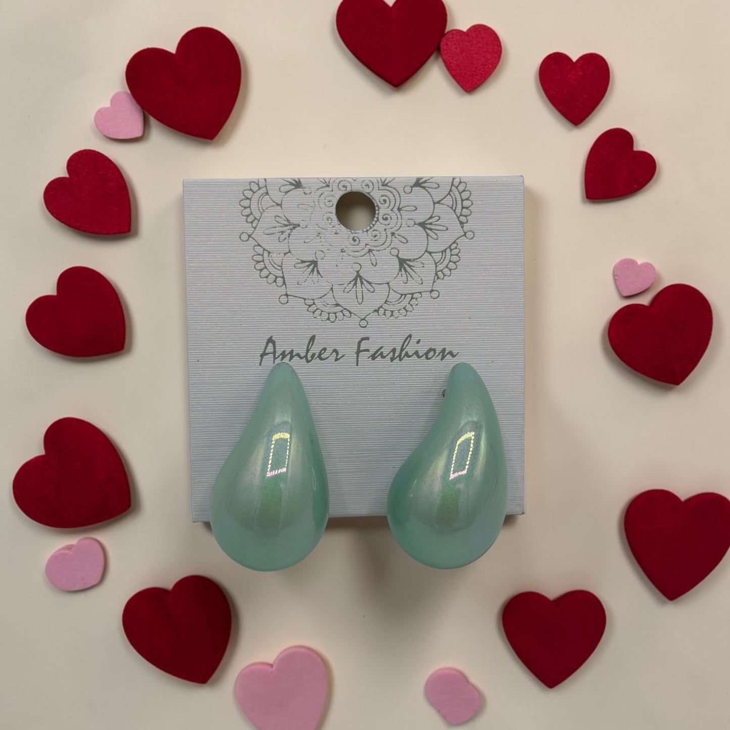 Acrylic teardrops earrings stud.